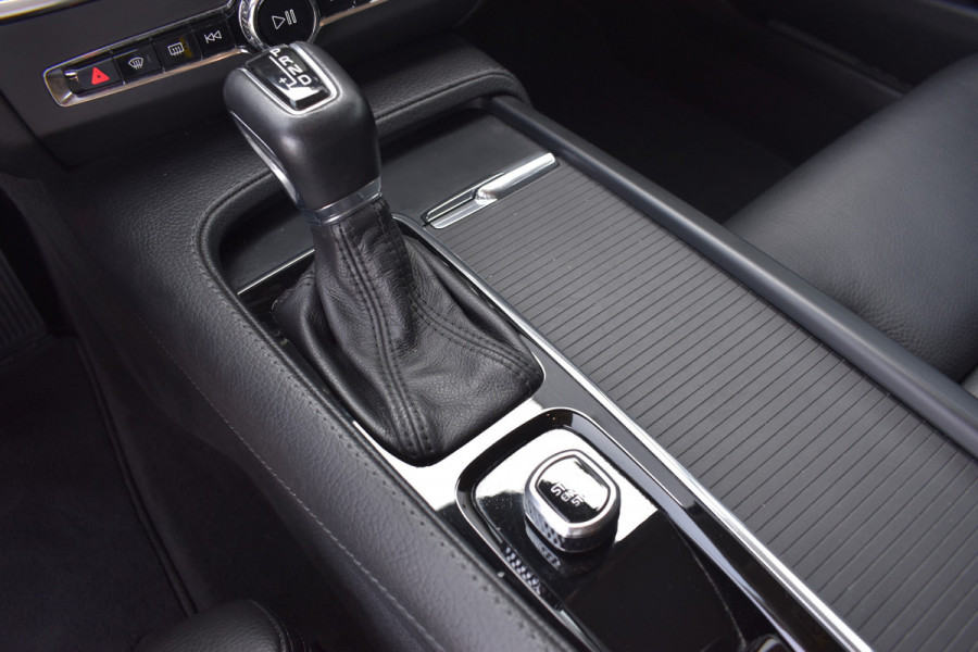 Volvo V90 T5 251PK 90th Anniversary Edition 19 inch | Tekhaak | Stoelverwarming | Leer | Pars Assist  v+a | Park Assist 0Camera