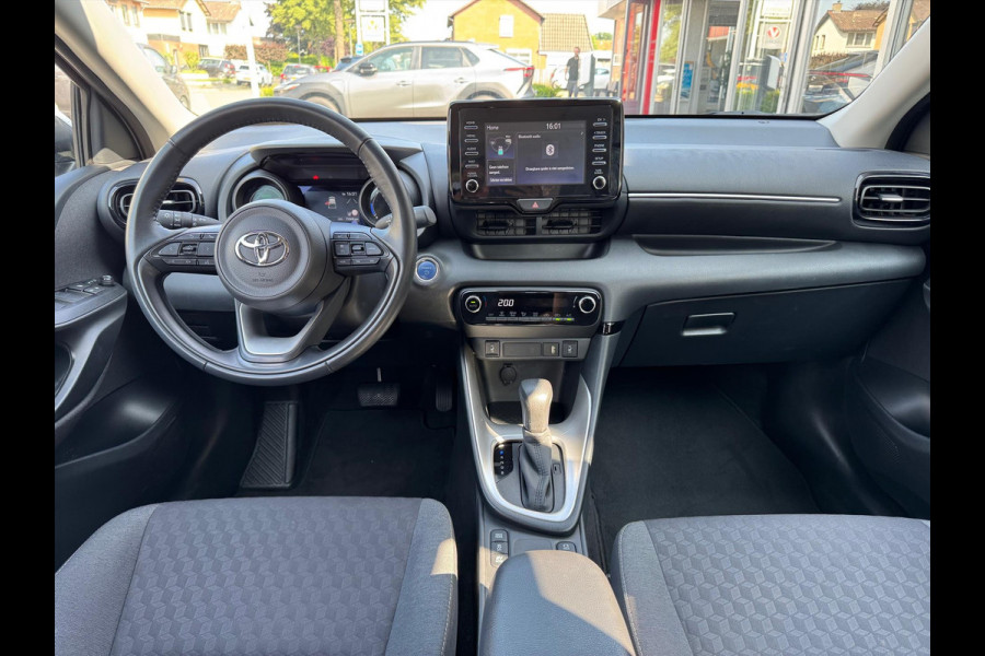 Toyota Yaris 1.5 Hybrid Dynamic Plus | Dodehoekherkenning, Parkeersensoren, Parelmoer wit, Stoelverwarming, Keyless, 16inch