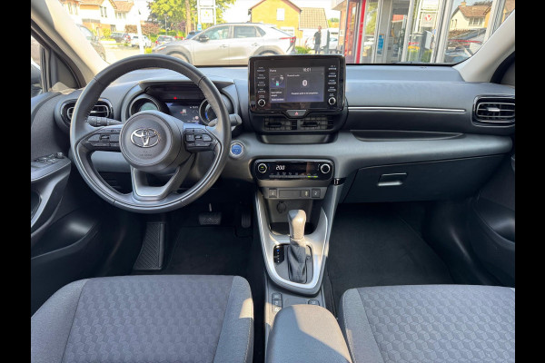 Toyota Yaris 1.5 Hybrid Dynamic Plus | Dodehoekherkenning, Parkeersensoren, Parelmoer wit, Stoelverwarming, Keyless, 16inch