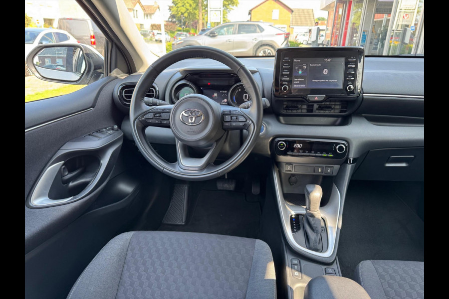 Toyota Yaris 1.5 Hybrid Dynamic Plus | Dodehoekherkenning, Parkeersensoren, Parelmoer wit, Stoelverwarming, Keyless, 16inch