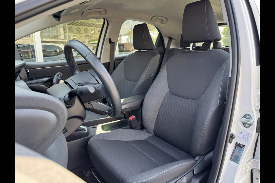 Toyota Yaris 1.5 Hybrid Dynamic Plus | Dodehoekherkenning, Parkeersensoren, Parelmoer wit, Stoelverwarming, Keyless, 16inch