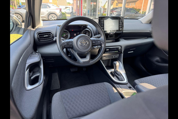 Toyota Yaris 1.5 Hybrid Dynamic Plus | Dodehoekherkenning, Parkeersensoren, Parelmoer wit, Stoelverwarming, Keyless, 16inch