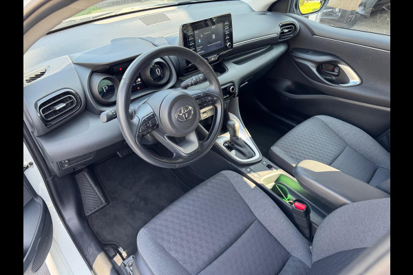 Toyota Yaris 1.5 Hybrid Dynamic Plus | Dodehoekherkenning, Parkeersensoren, Parelmoer wit, Stoelverwarming, Keyless, 16inch