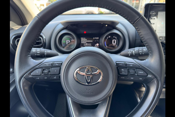 Toyota Yaris 1.5 Hybrid Dynamic Plus | Dodehoekherkenning, Parkeersensoren, Parelmoer wit, Stoelverwarming, Keyless, 16inch