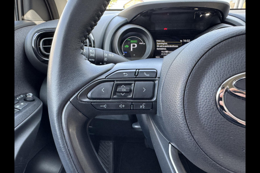 Toyota Yaris 1.5 Hybrid Dynamic Plus | Dodehoekherkenning, Parkeersensoren, Parelmoer wit, Stoelverwarming, Keyless, 16inch