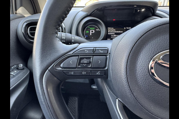 Toyota Yaris 1.5 Hybrid Dynamic Plus | Dodehoekherkenning, Parkeersensoren, Parelmoer wit, Stoelverwarming, Keyless, 16inch