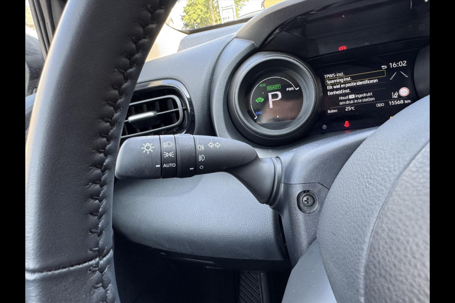 Toyota Yaris 1.5 Hybrid Dynamic Plus | Dodehoekherkenning, Parkeersensoren, Parelmoer wit, Stoelverwarming, Keyless, 16inch