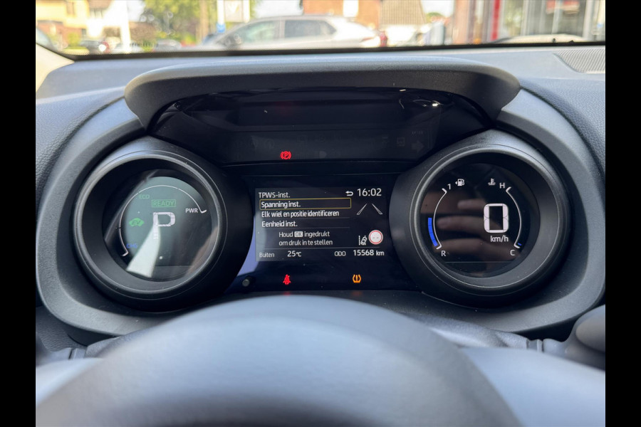 Toyota Yaris 1.5 Hybrid Dynamic Plus | Dodehoekherkenning, Parkeersensoren, Parelmoer wit, Stoelverwarming, Keyless, 16inch