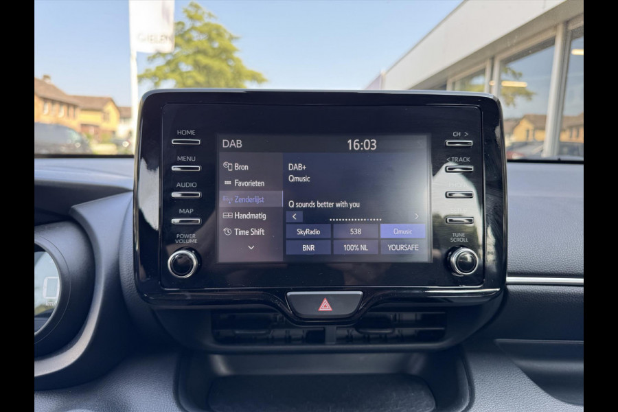 Toyota Yaris 1.5 Hybrid Dynamic Plus | Dodehoekherkenning, Parkeersensoren, Parelmoer wit, Stoelverwarming, Keyless, 16inch