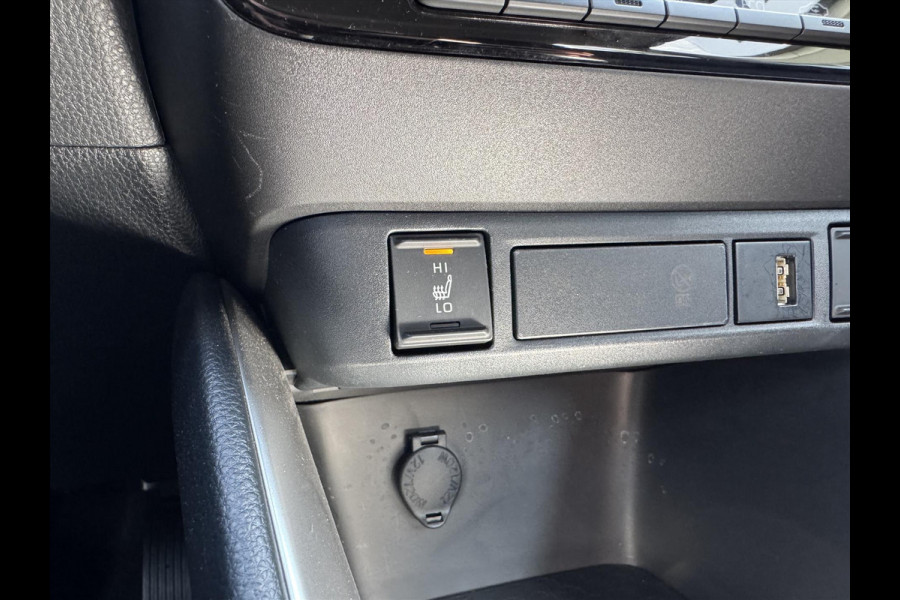 Toyota Yaris 1.5 Hybrid Dynamic Plus | Dodehoekherkenning, Parkeersensoren, Parelmoer wit, Stoelverwarming, Keyless, 16inch