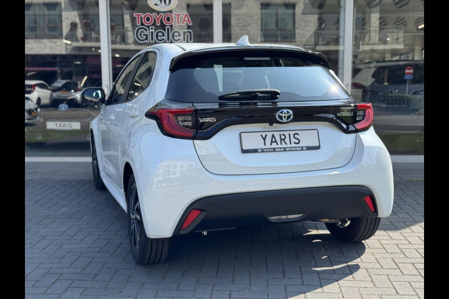 Toyota Yaris 1.5 Hybrid Dynamic Plus | Dodehoekherkenning, Parkeersensoren, Parelmoer wit, Stoelverwarming, Keyless, 16inch