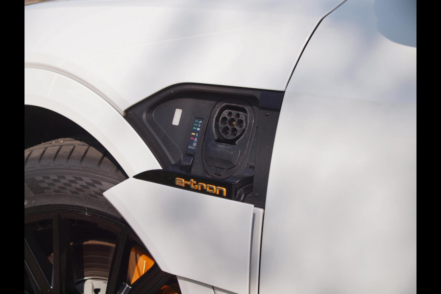 Audi e-tron e-tron 55 quattro advanced 95 kWh | S-Line | Panoramadak | Camera | Bang & Olufsen | Apple Carplay | Leer |