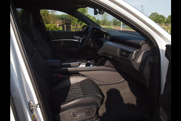 Audi e-tron e-tron 55 quattro advanced 95 kWh | S-Line | Panoramadak | Camera | Bang & Olufsen | Apple Carplay | Leer |