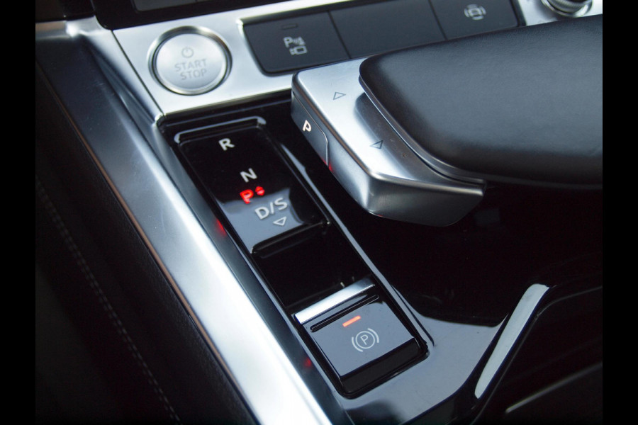 Audi e-tron e-tron 55 quattro advanced 95 kWh | S-Line | Panoramadak | Camera | Bang & Olufsen | Apple Carplay | Leer |