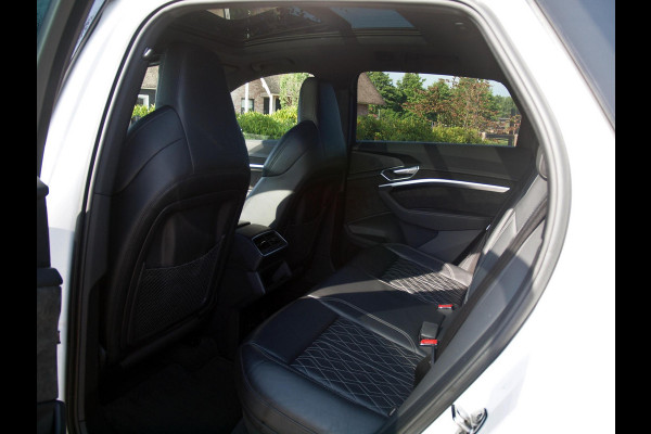 Audi e-tron e-tron 55 quattro advanced 95 kWh | S-Line | Panoramadak | Camera | Bang & Olufsen | Apple Carplay | Leer |