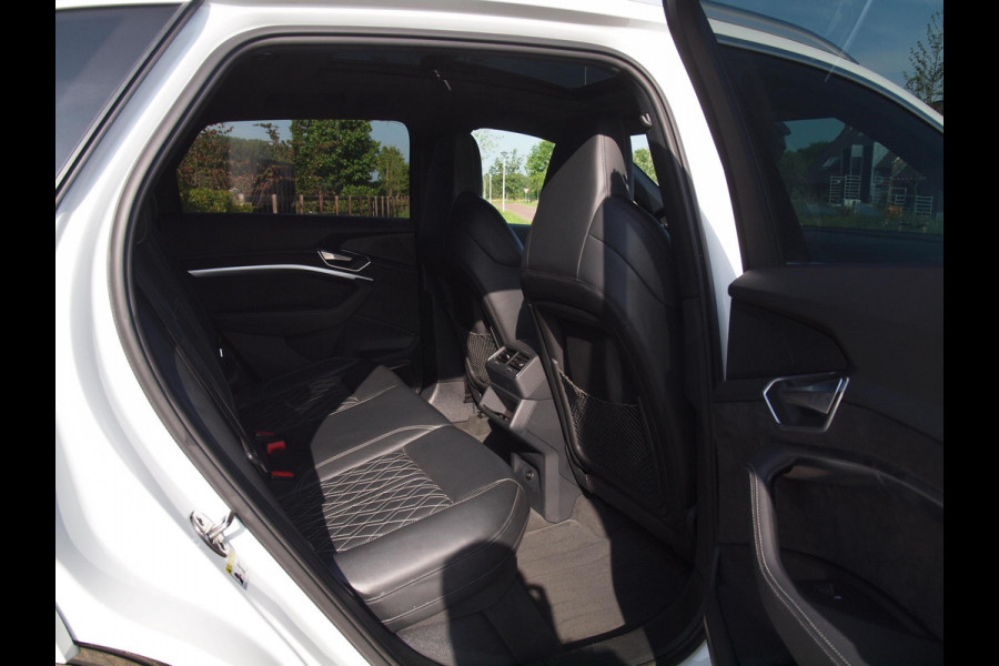 Audi e-tron e-tron 55 quattro advanced 95 kWh | S-Line | Panoramadak | Camera | Bang & Olufsen | Apple Carplay | Leer |