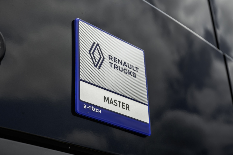 Renault Master E-Tech T35 L2H2 | Red Edition | 87 kWh | LED | Camera | CarPlay | Navi | Cruise | Airco | PDC