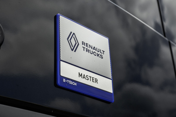 Renault Master E-Tech T35 L2H2 | Red Edition | 87 kWh | LED | Camera | CarPlay | Navi | Cruise | Airco | PDC