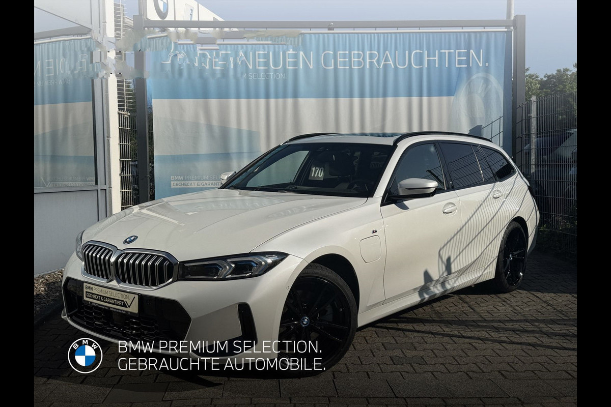 BMW 3 Serie Touring 330e M-SPORT ** LED, NAVI+, LEDER, PAMORAMA, ACC, TREKH, 19-inch LMV ** 1e EIG - UNFALLFREI ** ** INFORMEER OOK NAAR ONZE AANTREKKELIJKE FINANCIAL-LEASE TARIEVEN ** BMW 3 Serie Touring 330e M-SPORT ** LED, NAVI+, LEDER, PAMORAMA, ACC, TREKH, 19-inch LMV ** 1e EIG - UNFALLFREI ** ** INFORMEER OOK NAAR ONZE AANTREKKELIJKE FINANCIAL-LEASE TARIEVEN **