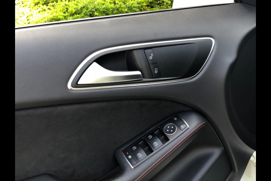 Mercedes-Benz B-Klasse 180 AMG Styling/Night Pakket | Schuifdak, Alcantara, 18'' LMV, Navi, Camera, Cruise, Sfeerverlichting | NAP