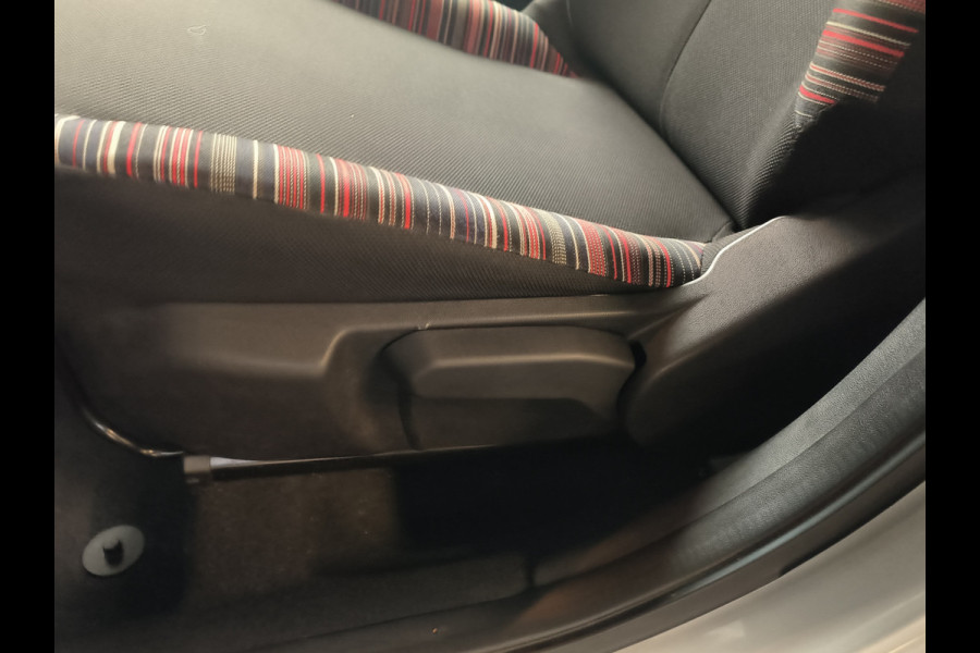 Citroën C1 1.0 VTi Feel Camera,Apple/Android uit 2022 Rijklaar + 12 maanden Bovag-garantie Henk Jongen Auto's in Helmond,  al 50 jaar service zoals 't hoort!