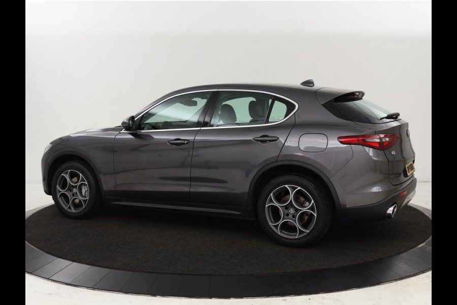 Alfa Romeo Stelvio 2.0 T Q4 Super | Camera | Sportstoelen | Xenon | Navigatie | Elektrische achterklep | Cruise control