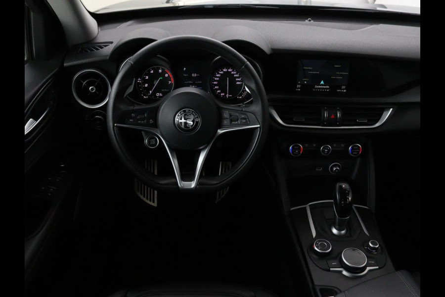 Alfa Romeo Stelvio 2.0 T Q4 Super | Camera | Sportstoelen | Xenon | Navigatie | Elektrische achterklep | Cruise control