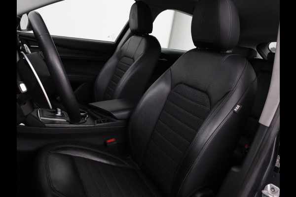 Alfa Romeo Stelvio 2.0 T Q4 Super | Camera | Sportstoelen | Xenon | Navigatie | Elektrische achterklep | Cruise control