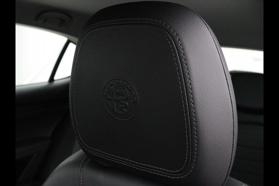 Alfa Romeo Stelvio 2.0 T Q4 Super | Camera | Sportstoelen | Xenon | Navigatie | Elektrische achterklep | Cruise control