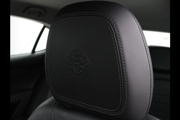 Alfa Romeo Stelvio 2.0 T Q4 Super | Camera | Sportstoelen | Xenon | Navigatie | Elektrische achterklep | Cruise control