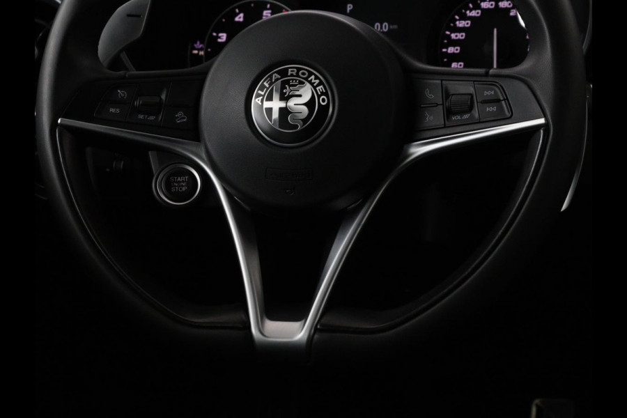 Alfa Romeo Stelvio 2.0 T Q4 Super | Camera | Sportstoelen | Xenon | Navigatie | Elektrische achterklep | Cruise control