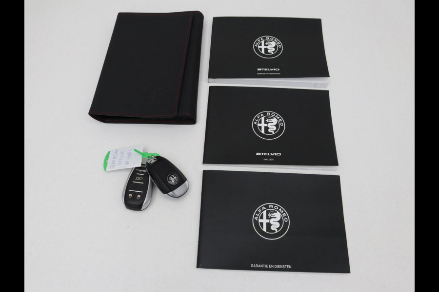 Alfa Romeo Stelvio 2.0 T Q4 Super | Camera | Sportstoelen | Xenon | Navigatie | Elektrische achterklep | Cruise control