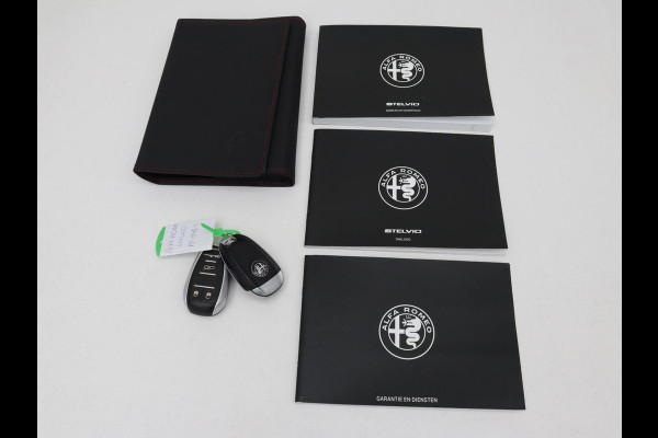 Alfa Romeo Stelvio 2.0 T Q4 Super | Camera | Sportstoelen | Xenon | Navigatie | Elektrische achterklep | Cruise control