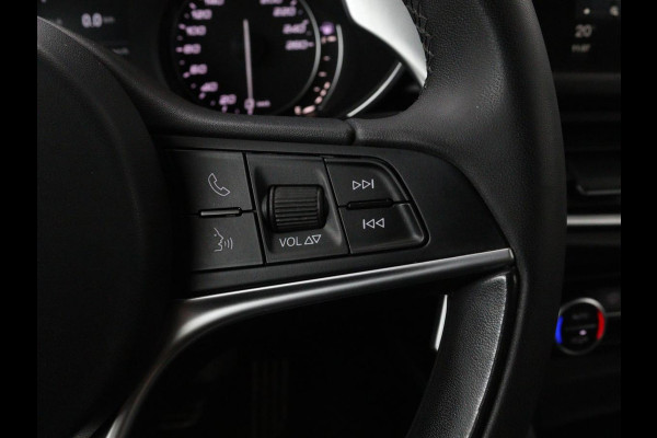 Alfa Romeo Stelvio 2.0 T Q4 Super | Camera | Sportstoelen | Xenon | Navigatie | Elektrische achterklep | Cruise control