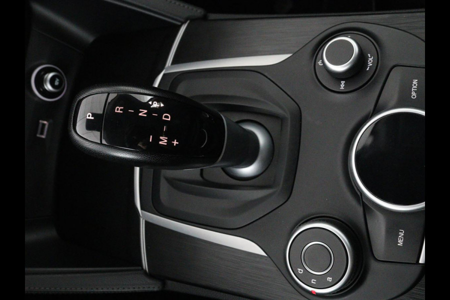 Alfa Romeo Stelvio 2.0 T Q4 Super | Camera | Sportstoelen | Xenon | Navigatie | Elektrische achterklep | Cruise control