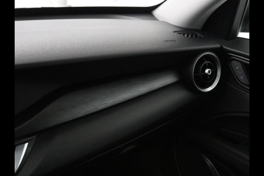 Alfa Romeo Stelvio 2.0 T Q4 Super | Camera | Sportstoelen | Xenon | Navigatie | Elektrische achterklep | Cruise control