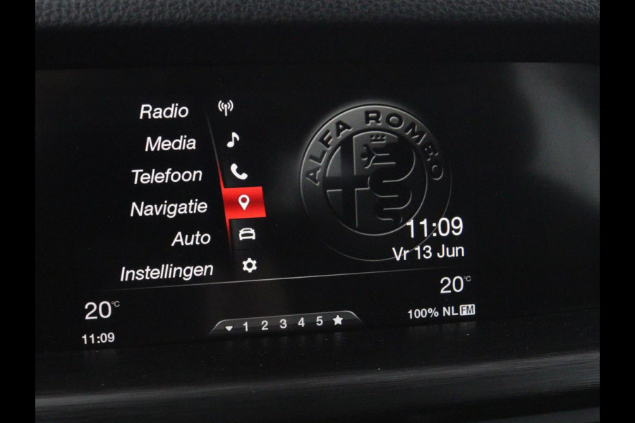 Alfa Romeo Stelvio 2.0 T Q4 Super | Camera | Sportstoelen | Xenon | Navigatie | Elektrische achterklep | Cruise control