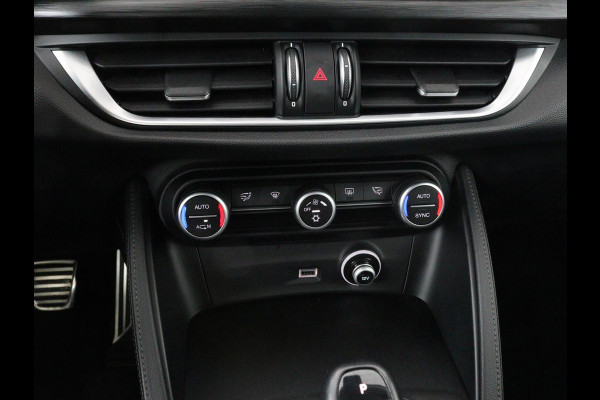 Alfa Romeo Stelvio 2.0 T Q4 Super | Camera | Sportstoelen | Xenon | Navigatie | Elektrische achterklep | Cruise control
