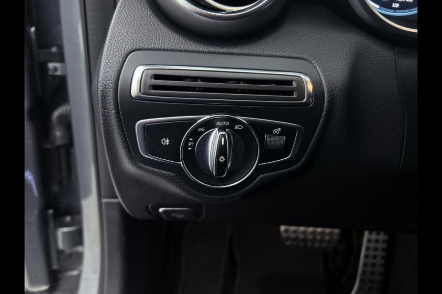 Mercedes-Benz C-Klasse 200 Business Solution AMG | Achteruitrijcamera | AMG-styling | Smartphone-integratiepakket | Navigatiesysteem full map | 24 Maanden Mercedes-Benz Certified garantie.
