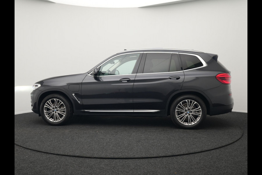 BMW X3 xDrive30e Luxury Line Plug In Hybrid 293pk PHEV | Trekhaak af Fabriek | Panodak | Adaptive Cruise | Lederen Sportstoelen Memory | 19"L.M | Sfeerverlichting | Keyless | Apple Carplay |