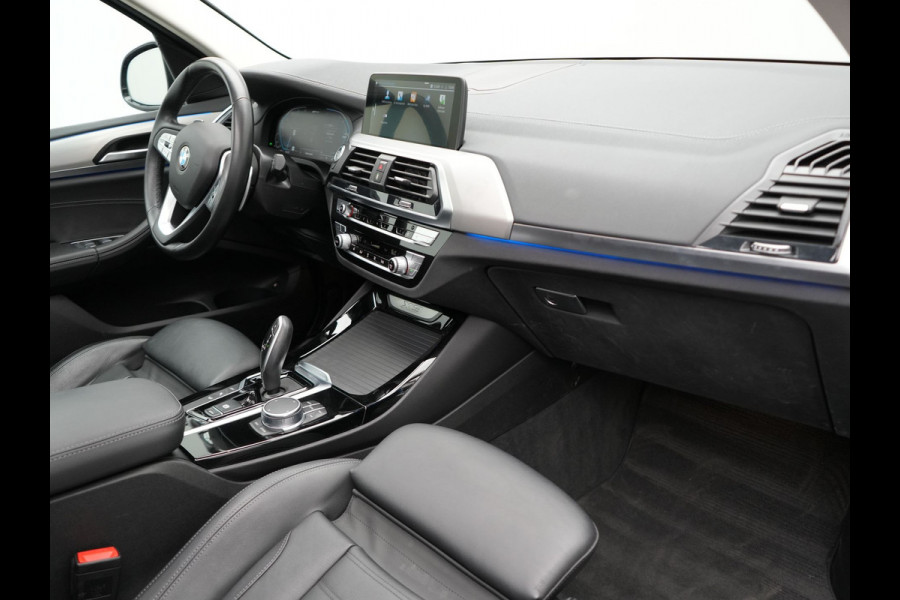 BMW X3 xDrive30e Luxury Line Plug In Hybrid 293pk PHEV | Trekhaak af Fabriek | Panodak | Adaptive Cruise | Lederen Sportstoelen Memory | 19"L.M | Sfeerverlichting | Keyless | Apple Carplay |