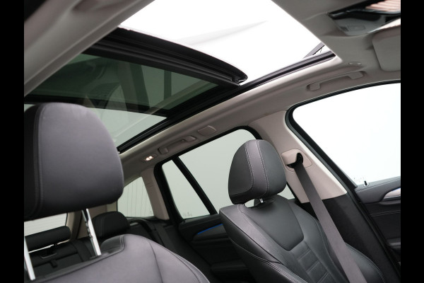 BMW X3 xDrive30e Luxury Line Plug In Hybrid 293pk PHEV | Trekhaak af Fabriek | Panodak | Adaptive Cruise | Lederen Sportstoelen Memory | 19"L.M | Sfeerverlichting | Keyless | Apple Carplay |
