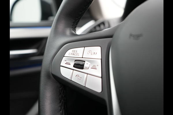 BMW X3 xDrive30e Luxury Line Plug In Hybrid 293pk PHEV | Trekhaak af Fabriek | Panodak | Adaptive Cruise | Lederen Sportstoelen Memory | 19"L.M | Sfeerverlichting | Keyless | Apple Carplay |