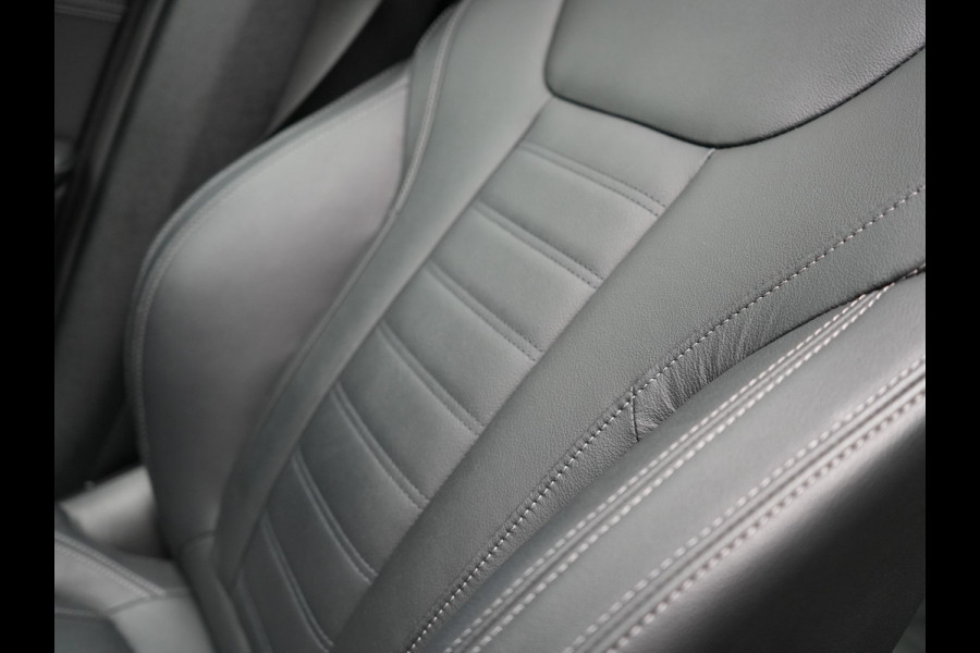 BMW X3 xDrive30e Luxury Line Plug In Hybrid 293pk PHEV | Trekhaak af Fabriek | Panodak | Adaptive Cruise | Lederen Sportstoelen Memory | 19"L.M | Sfeerverlichting | Keyless | Apple Carplay |