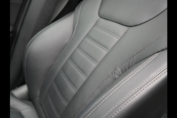 BMW X3 xDrive30e Luxury Line Plug In Hybrid 293pk PHEV | Trekhaak af Fabriek | Panodak | Adaptive Cruise | Lederen Sportstoelen Memory | 19"L.M | Sfeerverlichting | Keyless | Apple Carplay |