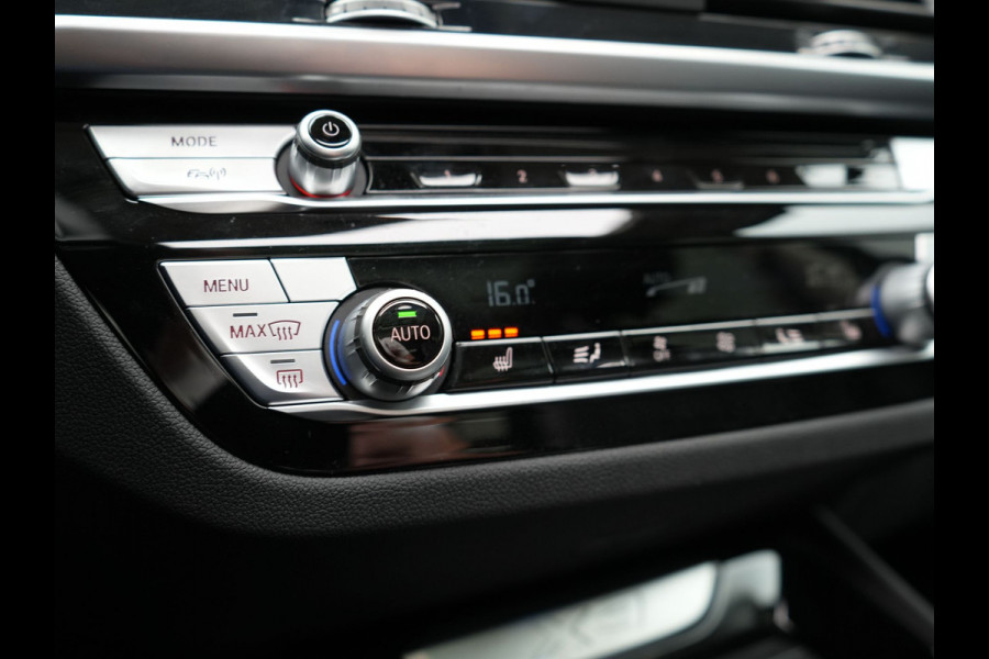 BMW X3 xDrive30e Luxury Line Plug In Hybrid 293pk PHEV | Trekhaak af Fabriek | Panodak | Adaptive Cruise | Lederen Sportstoelen Memory | 19"L.M | Sfeerverlichting | Keyless | Apple Carplay |