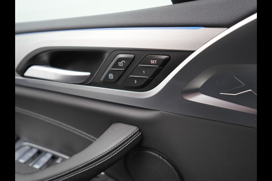 BMW X3 xDrive30e Luxury Line Plug In Hybrid 293pk PHEV | Trekhaak af Fabriek | Panodak | Adaptive Cruise | Lederen Sportstoelen Memory | 19"L.M | Sfeerverlichting | Keyless | Apple Carplay |