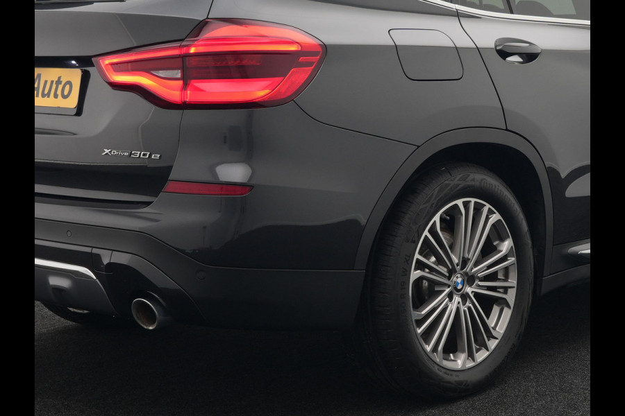 BMW X3 xDrive30e Luxury Line Plug In Hybrid 293pk PHEV | Trekhaak af Fabriek | Panodak | Adaptive Cruise | Lederen Sportstoelen Memory | 19"L.M | Sfeerverlichting | Keyless | Apple Carplay |