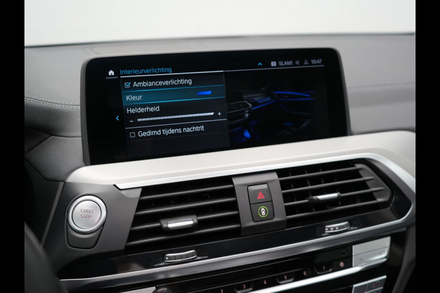 BMW X3 xDrive30e Luxury Line Plug In Hybrid 293pk PHEV | Trekhaak af Fabriek | Panodak | Adaptive Cruise | Lederen Sportstoelen Memory | 19"L.M | Sfeerverlichting | Keyless | Apple Carplay |