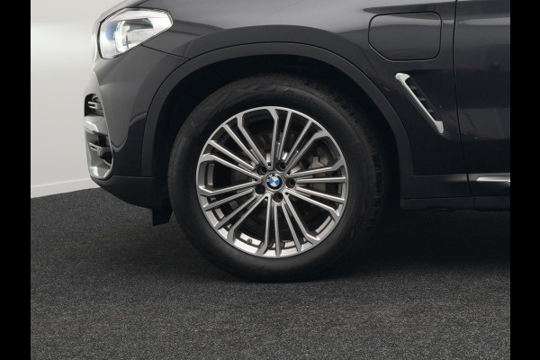 BMW X3 xDrive30e Luxury Line Plug In Hybrid 293pk PHEV | Trekhaak af Fabriek | Panodak | Adaptive Cruise | Lederen Sportstoelen Memory | 19"L.M | Sfeerverlichting | Keyless | Apple Carplay |